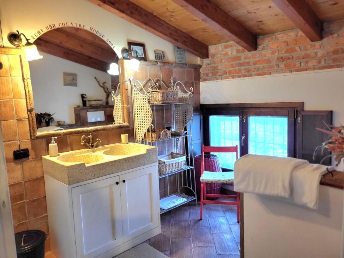 B&B Relais Cascina Al Campaccio Taino Luaran gambar